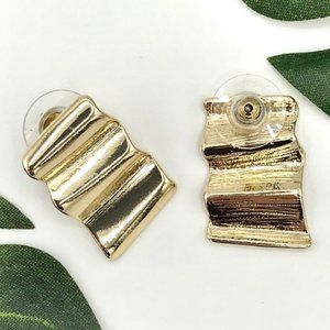 AREA Modern Wave Gold Stud Earrings